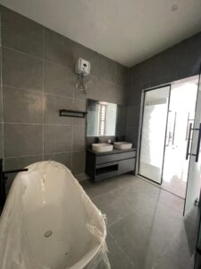 5 bedroom detached Ajah