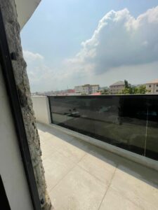 Penthouse Thomas Estate